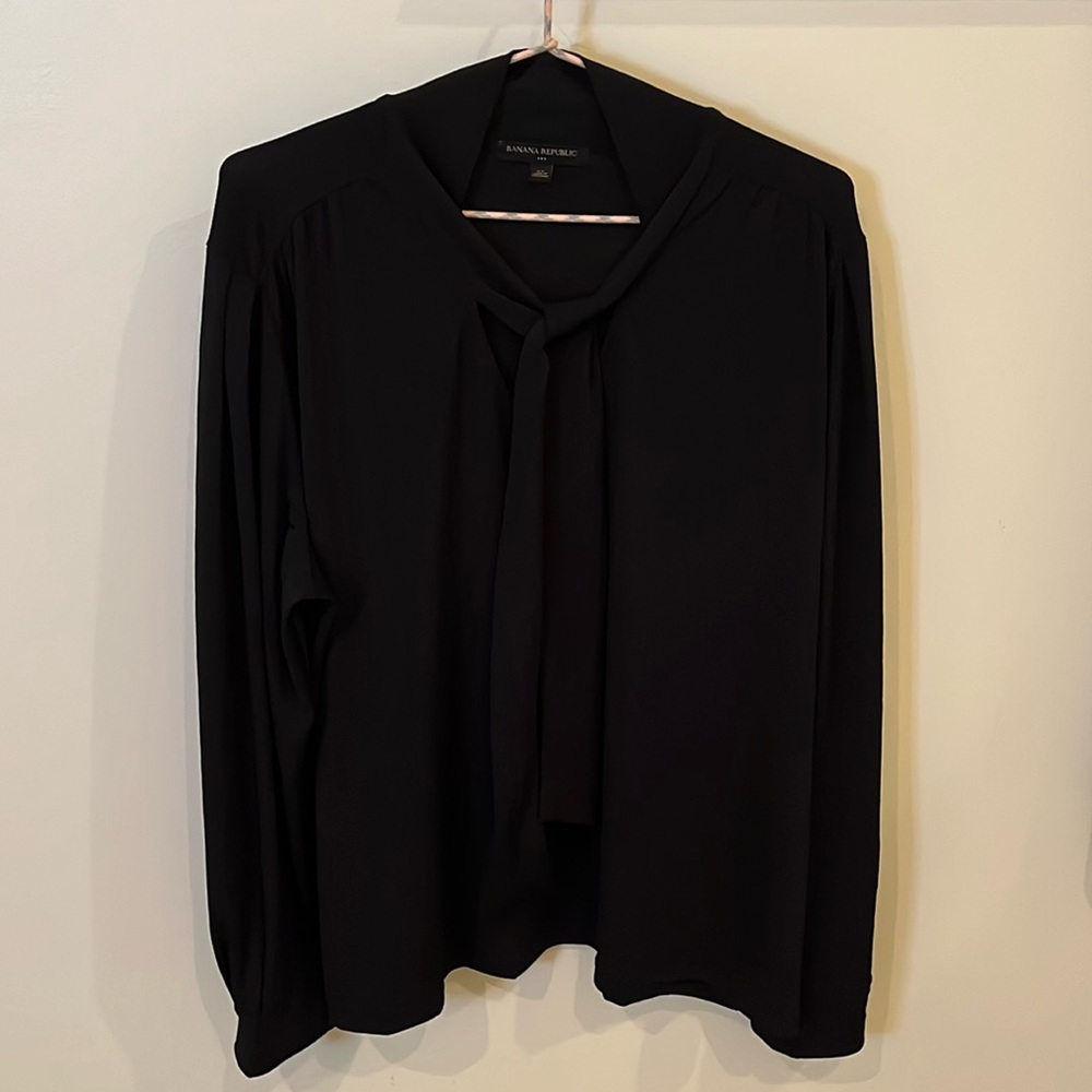 Banana Republic black stretchy slinky tie-neck blouse black size XL